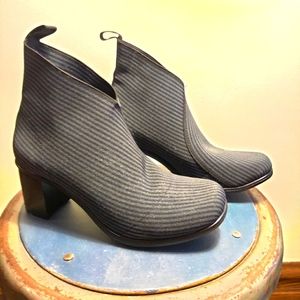 Vivanz size 8 booties
